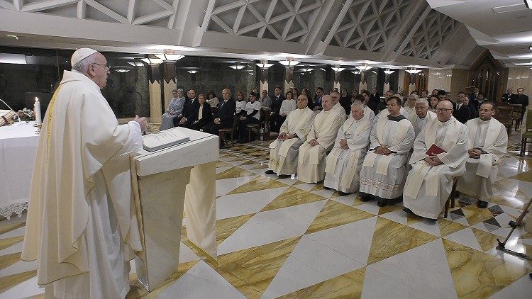 Papa Franciski akiwa anahubiri katika  kanisa la Mtakatifu Marta Vatican tarehe 10 Junuari 2020