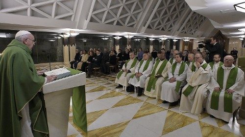Papeževa jutranja homilija: Oblast ni ukaz. Je verodostojnost in pričevanje