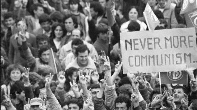 Scutari ,Albania, 14 gennaio 1990 prime manifestazioni contro il regime comunista  