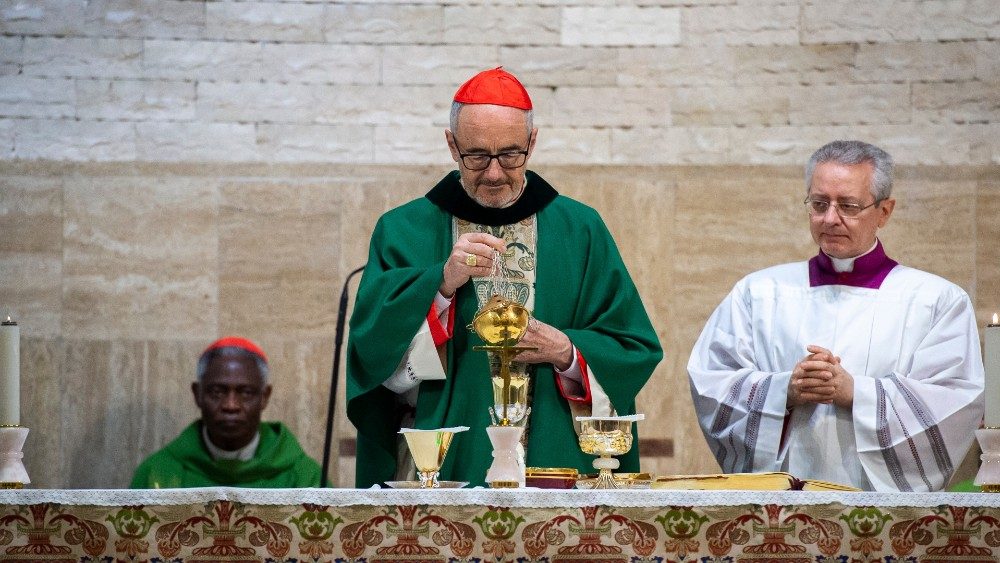 Kardinál Michael Czerny SJ pri slávení svätej omše vo svojej diakonii sv. Michala archanjela v Ríme