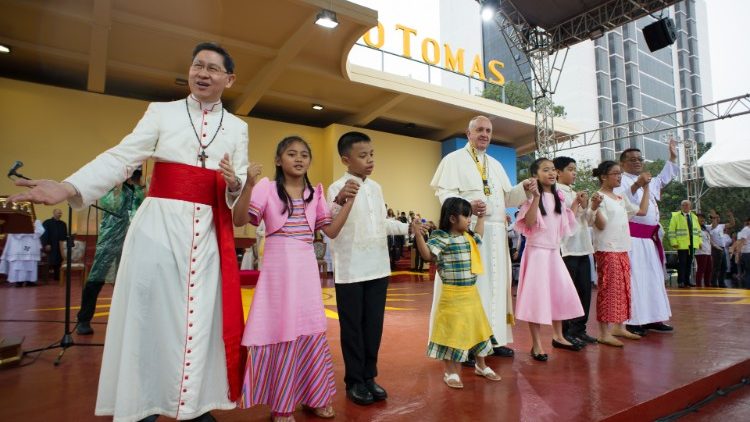 Cardinal Tagle with Pope Francis in the Philippines in January, 2015. 