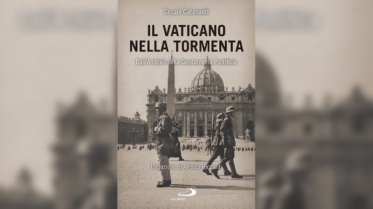 Knygos viršelyje: patruliai prie Vatikano ir Italijos sienos