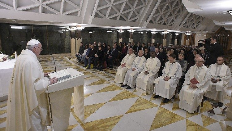 البابا فرنسيس: لا لمسيحيين بدون فرح