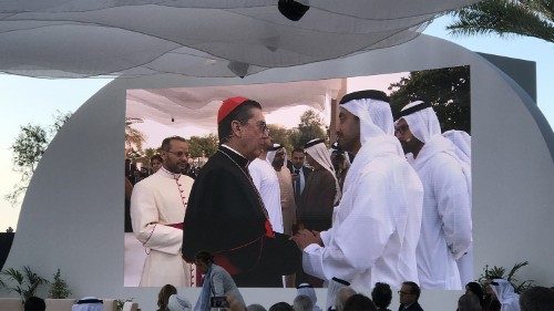 Il cardinale Ayuso Guixot ad Abu Dhabi nel 2020 per il primo anniversario del documento sulla Fratellanza Umana