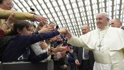 O Pontífice disse para levar esperança ao mundo com atos concretos, não belas palavras