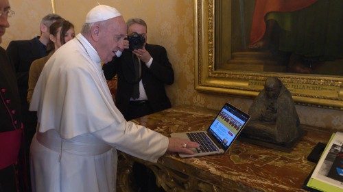 Popiežius inauguravo „Super vienuolių“ („Super nuns“) grupę