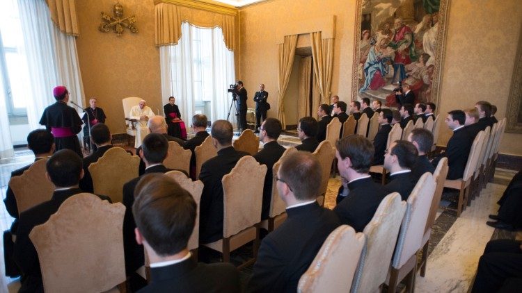 Popiežiaus audiencija Šventojo Sosto diplomatus rengiančios akademijos studentams