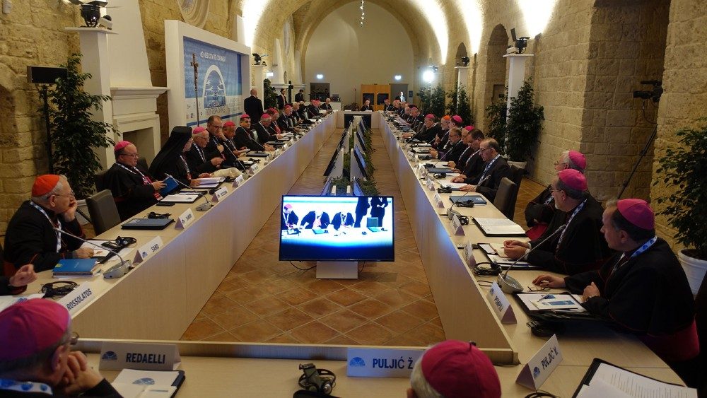 2020.02.20 Bosnia ed Erzegovina: Il Cardinale Vinko Puljic all'incontro dei paesi mediterranei a Bari