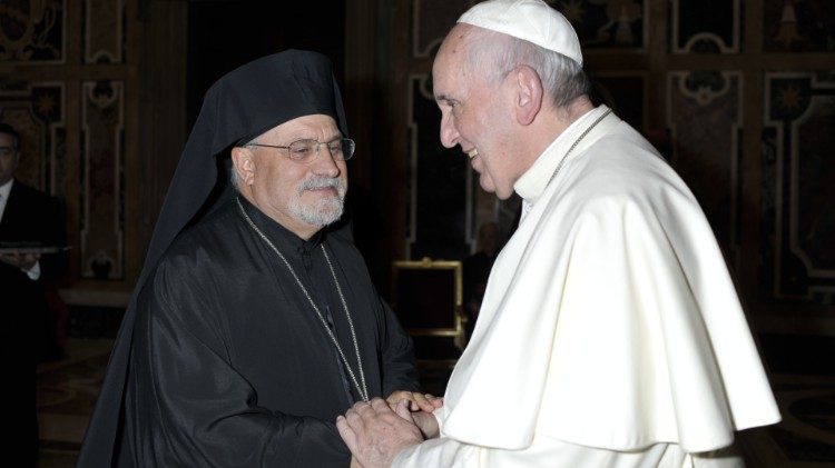 Mons. Giorgio Demetrio Gallaro pri stretnutí s pápežom Františkom (10. sept. 2015)