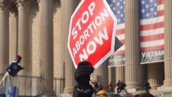 Absurd amerykańskiej wolności religijnej: sataniści sprawują „sakrament aborcji”