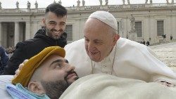 Papa Francisco com um doente