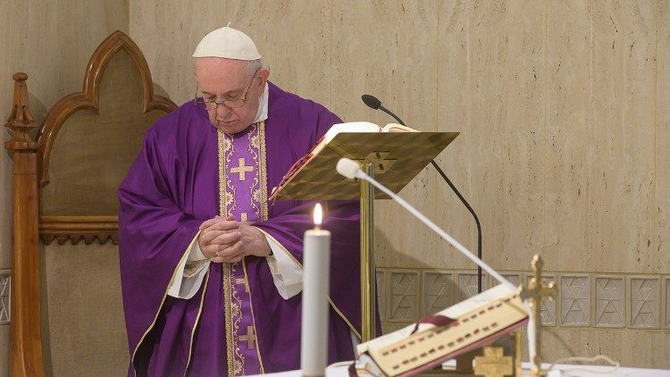 Pápež František v kaplnke Domu sv. Marty 9. marca 2020