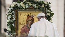 2020.03.11 Papa Francisko amehimiza kusali Rosari katika mwezi wa Mei.