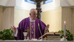 2020.03.13 Papa Francesco celebra la Messa a Casa Santa Marta