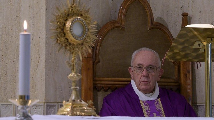 2020.03.23 Papa Francesco celebra la Messa a casa Santa Marta