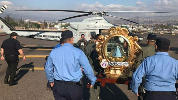 Virgen de Suyapa sobrevuela Honduras. Imagen cortesía de Suyapa Medios.