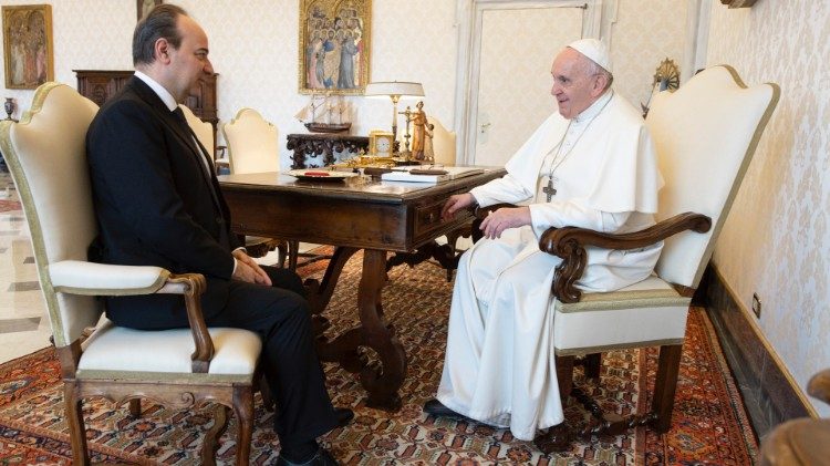 El Papa Francisco en audiencia con Franco Anelli, rector de la Universidad Católica del Sagrado Corazón de Milán en el 2020.