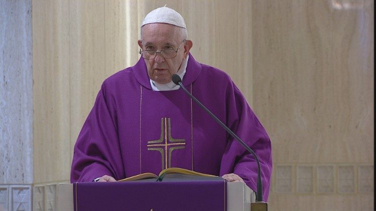 2020.04.06 Papa Francesco celebra la Messa a Casa Santa Marta