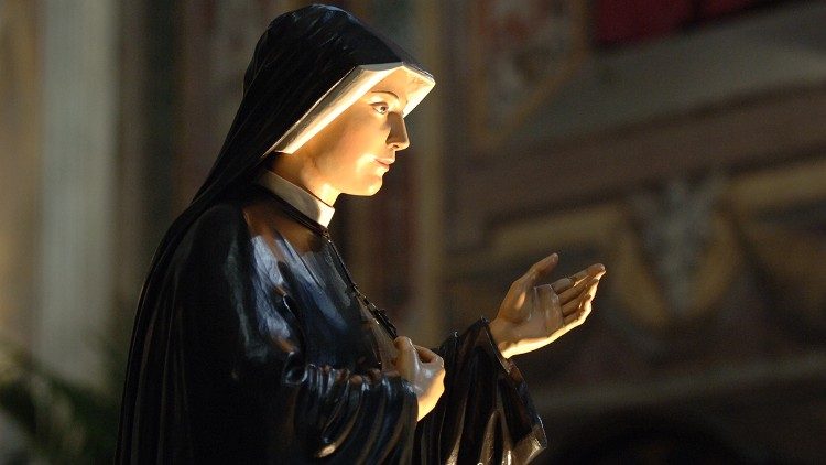 A estatua de santa Faustina Kowalska em S. Spirito em Sassia