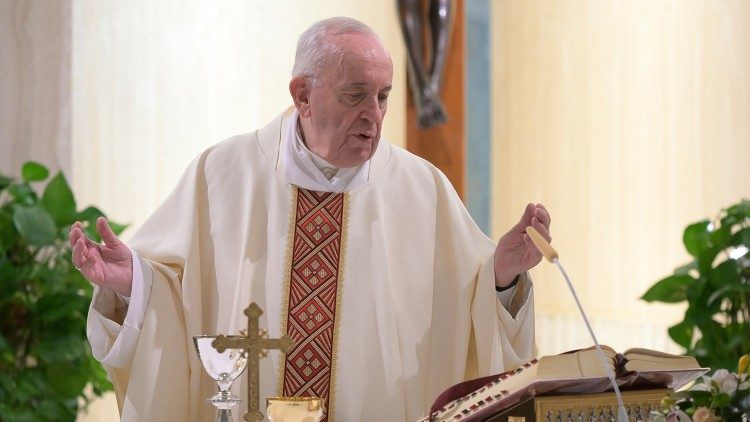 2020.04.20 Papa Francesco celebra la Messa in casa Santa Marta