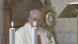 2020.04.20 2020.04.20 Papa Francesco celebra la Messa a Casa Santa Marta