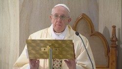 2020.05.02 Papa Francesco celebra la Messa a Casa Santa Marta