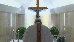 O Papa Francisco celebra a missa na Casa Santa Marta