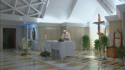 2020.05.07 Papa Francesco celebra la Messa a Casa Santa Marta