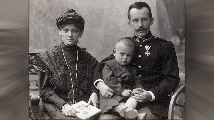 GKarol Wojtyła con i suoi genitori