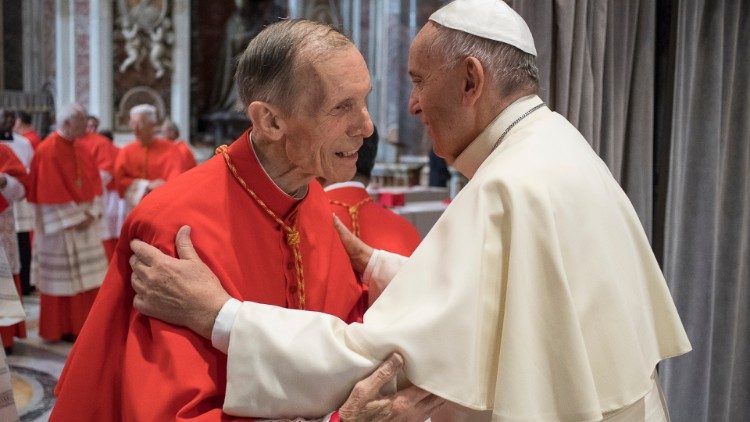 Kardinal Renato Corti och påven Franciskus 