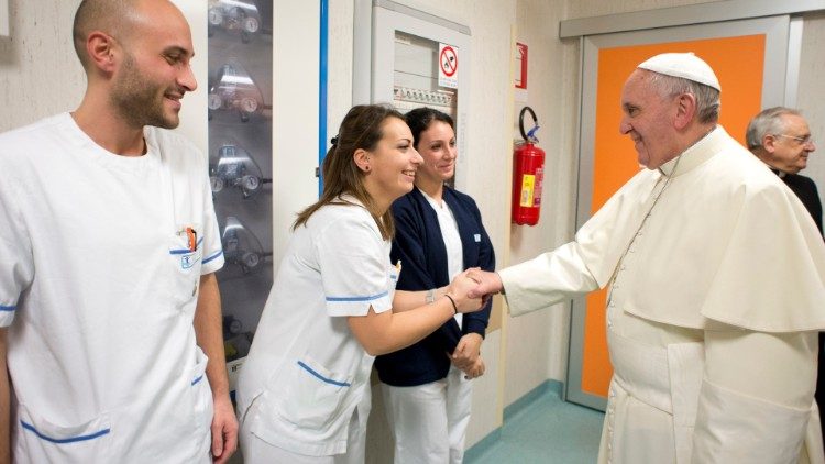 Le Pape François en visite à l'hôpital pédiatrique "Bambino Gesù" à Rome, en décembre 2013