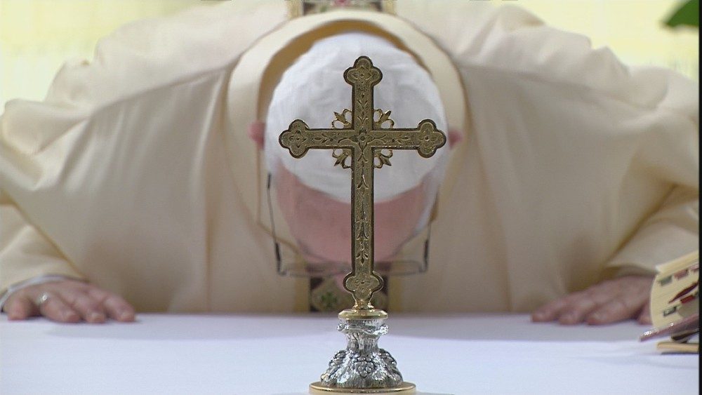 2020.05.16 Papa Francesco celebra la Messa a Casa Santa Marta
