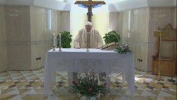 2020.05.17 Papa Francesco celebra la Messa a Casa Santa Marta
