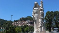 La statua di Santa Rita, donata dal Libano, alla città di Cascia