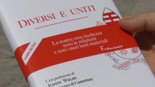 „Rozdielni a jednotní“ – nová kniha pápeža Františka o hodnote komunikácie