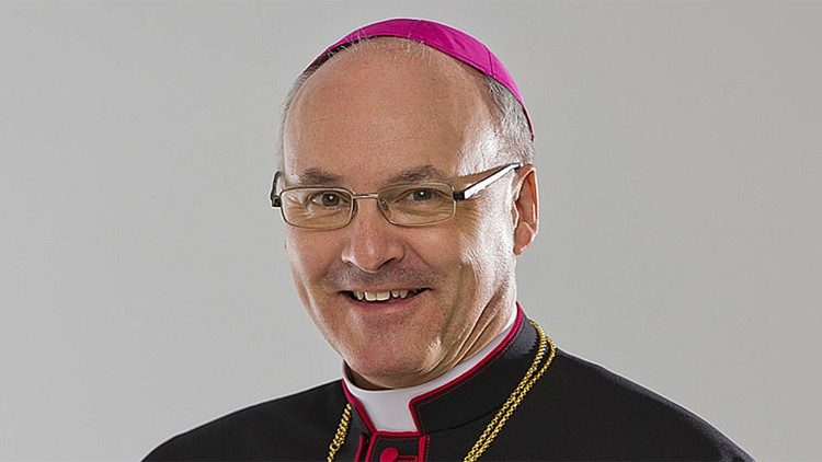 Biskup Ratyzbony Rudolf Voderholzer stwierdził, że droga synodalna wykorzystuje kryzys związany z nadużyciami do przekształcenia Kościoła na wzór protestancki.