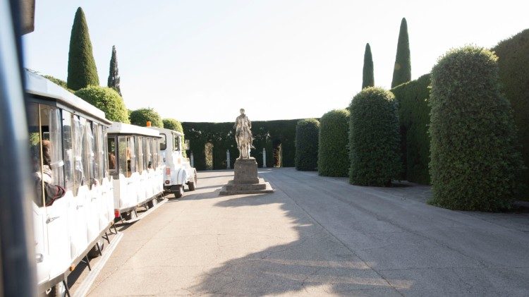 Mit dem Panoramabus durch die Gärten von Castel Gandolfo
