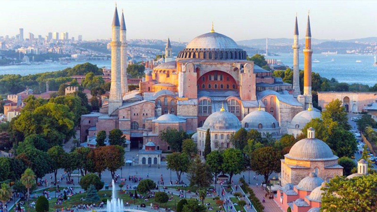 Turquia. A Basílica de Santa Sofia torna-se mesquita - Feito Curioso