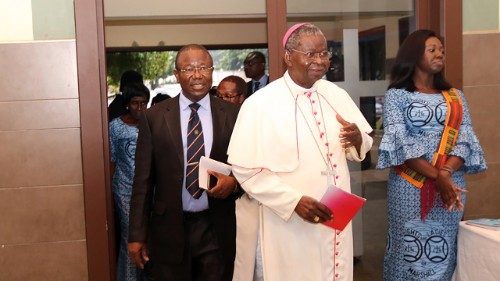 Гана: епископы не поощряют виртуального участия в Святой Мессе