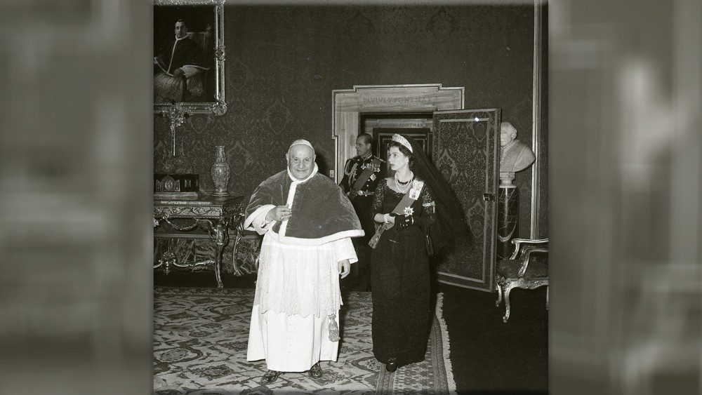 Elizabeth II reçue par le Pape Jean XXIII, le 5 mai 1961.