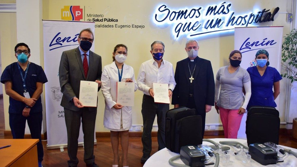 2020 06 25 Ecuador respiratori inviati dal Papa, consegnati da mons. Carrascosa