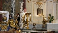 Il cardinale Gualtiero Bassetti in una celebrazione eucaristica (foto d'archivio)
