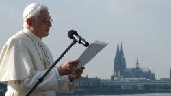 Papst Benedikt XVI. beim Weltjugendtag in Köln 2005