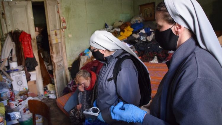 Ordenssystrar i Ukraina hjälper nödlidande 