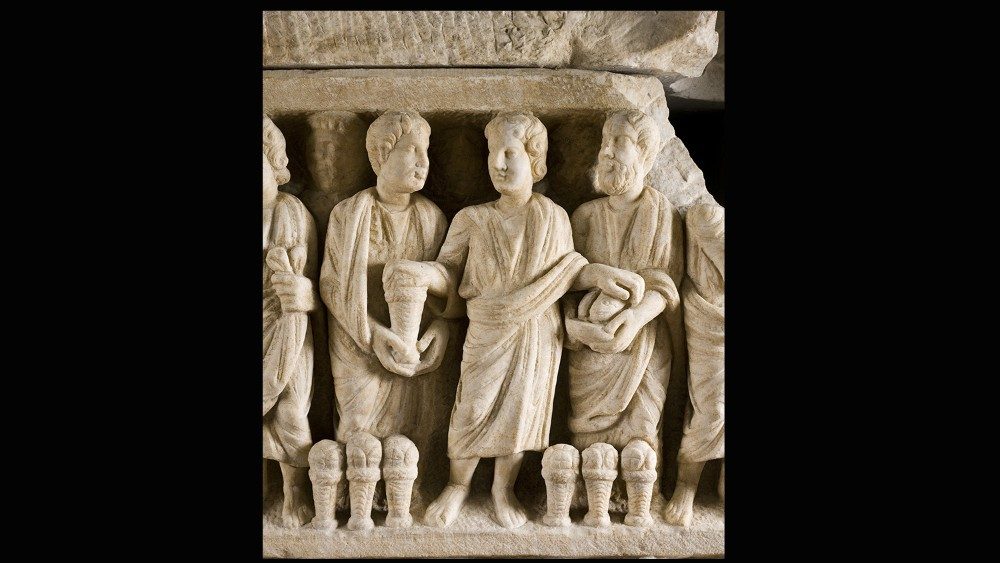 Pius-Christian Museum, detail of a “double register” with a cover, called the “Dogmatic” Sarcophagus. Detail shows the multiplication of bread and fish.© Musei Vaticani