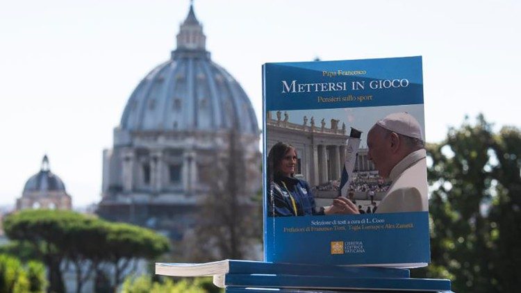 Kniha Vatikánského knižního nakladatelství "Mettersi in Gioco"přináší Františkovy úvahy o sportu a sportování