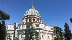 La basilique Saint-Pierre vue des Jardins du Vatican 