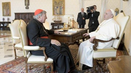 Sveti oče se je srečal s kardinalom Pellom 