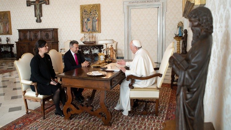 2020.10.19 Papa Francesco incontra il Dottor Peter Maurer, Presidente del Comitato Internazionale della Croce Rossa, e Seguito