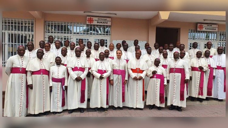 Les évêques de la RD Congo avec le Nonce apostolique, Mgr Ettore Balestrero